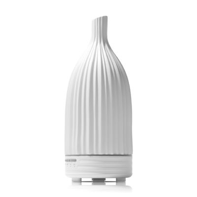 Bon prix 2022 Nouveau diffuseur en céramique Huile Essentielle Mai Xong Tinh Dau Humidificateur de brouillard d'air Diffuseur d'arôme d'huile essentielle électrique en ligne